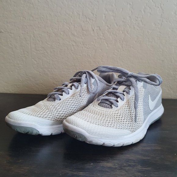 NIKE White and Gray Running Shoes - Picture 3 of 8